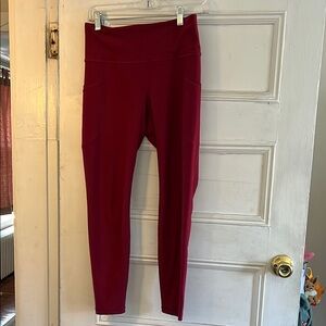 Old navy maroon high waisted pocket leggings